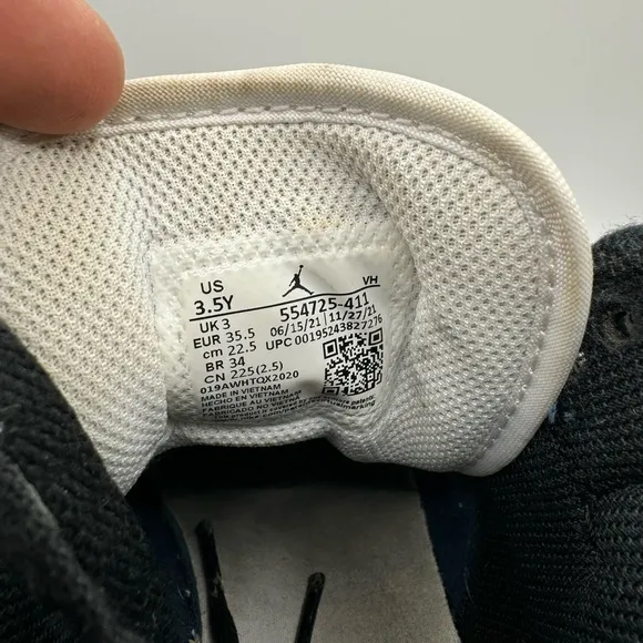 - Excellent used condition boys, Nike Air Jordan sneakers