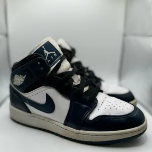 - Excellent used condition boys, Nike Air Jordan sneakers