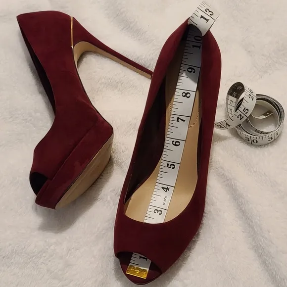 ALDO Faux Suede Burgundy Peep Toe Platform Stiletto Heels with Gold trim Size 8