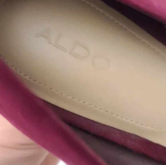 ALDO Faux Suede Burgundy Peep Toe Platform Stiletto Heels with Gold trim Size 8