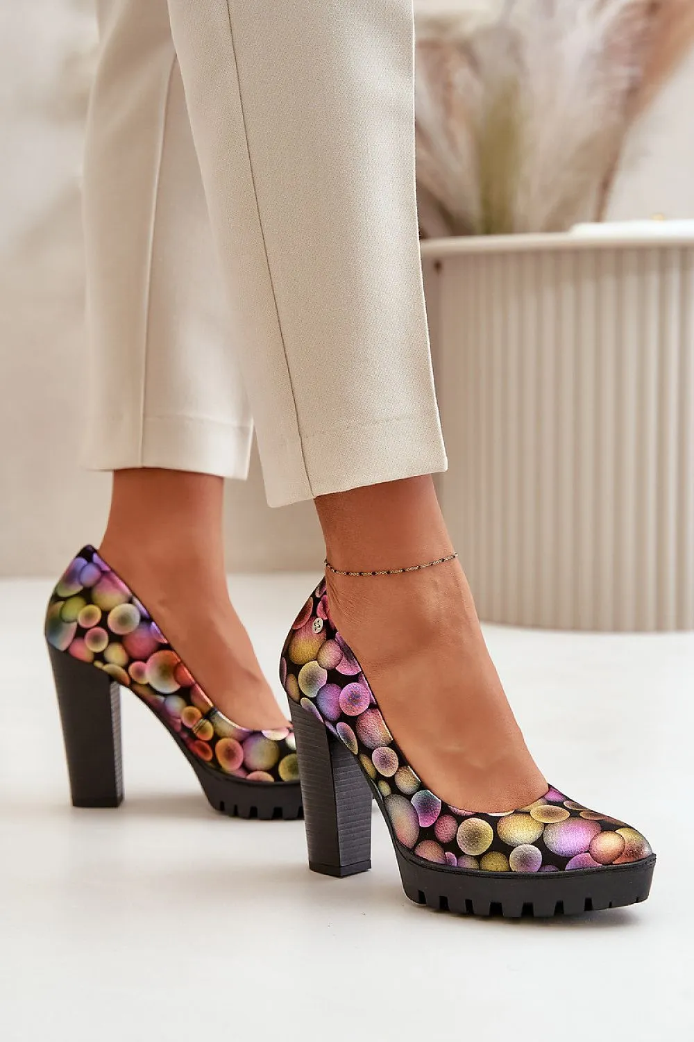 Block heel pumps