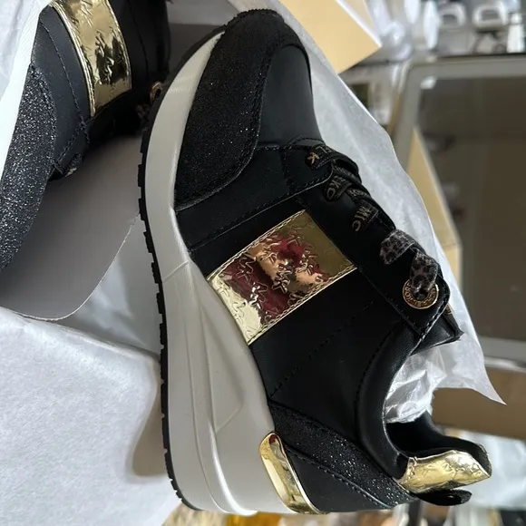 CLASSY Brand New Michael Kors Wedge Sneakers Girls/Small Women’s Size 1! 🖤
