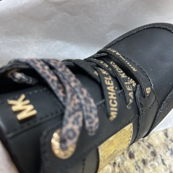 CLASSY Brand New Michael Kors Wedge Sneakers Girls/Small Women’s Size 1! 🖤