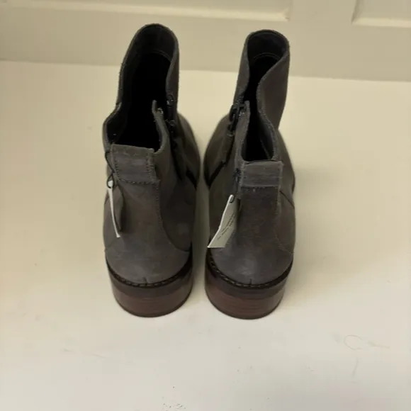 Cole Haan River Chelsea Bootie Sz 6B Suede