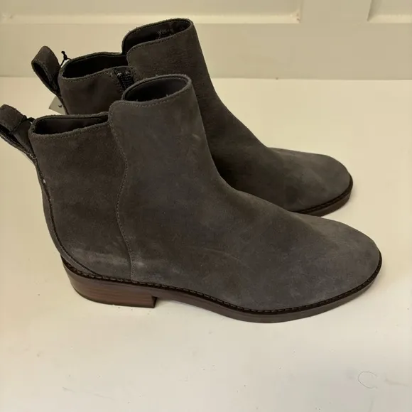 Cole Haan River Chelsea Bootie Sz 6B Suede