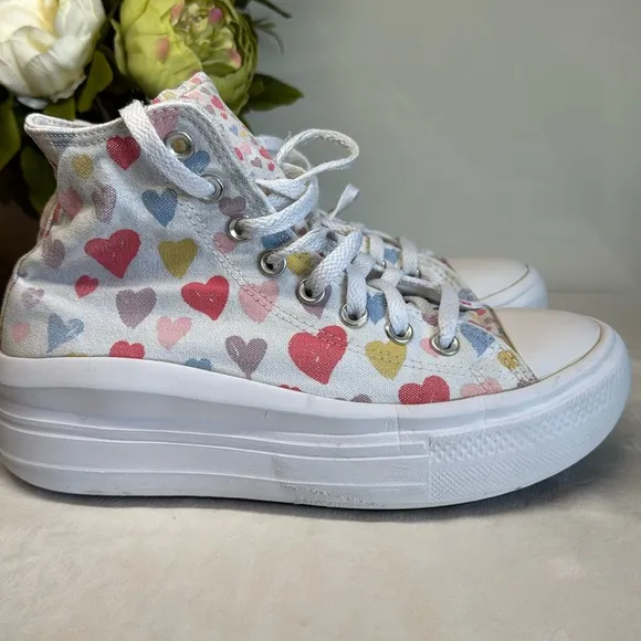Converse Chuck Taylor Platform lifted shoes hearts girls size 6