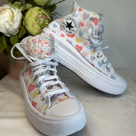 Converse Chuck Taylor Platform lifted shoes hearts girls size 6