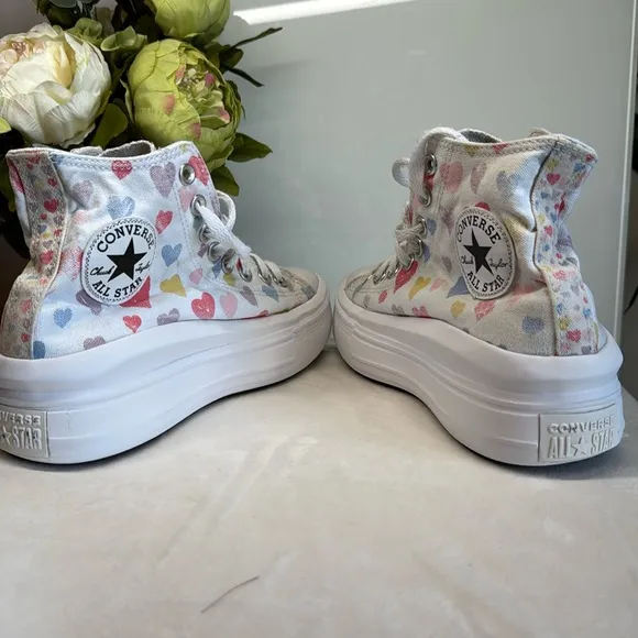 Converse Chuck Taylor Platform lifted shoes hearts girls size 6