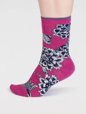 Freja Organic Cotton Abstract Flower Socks in Raspberry Pink by Thought, Size 4-7