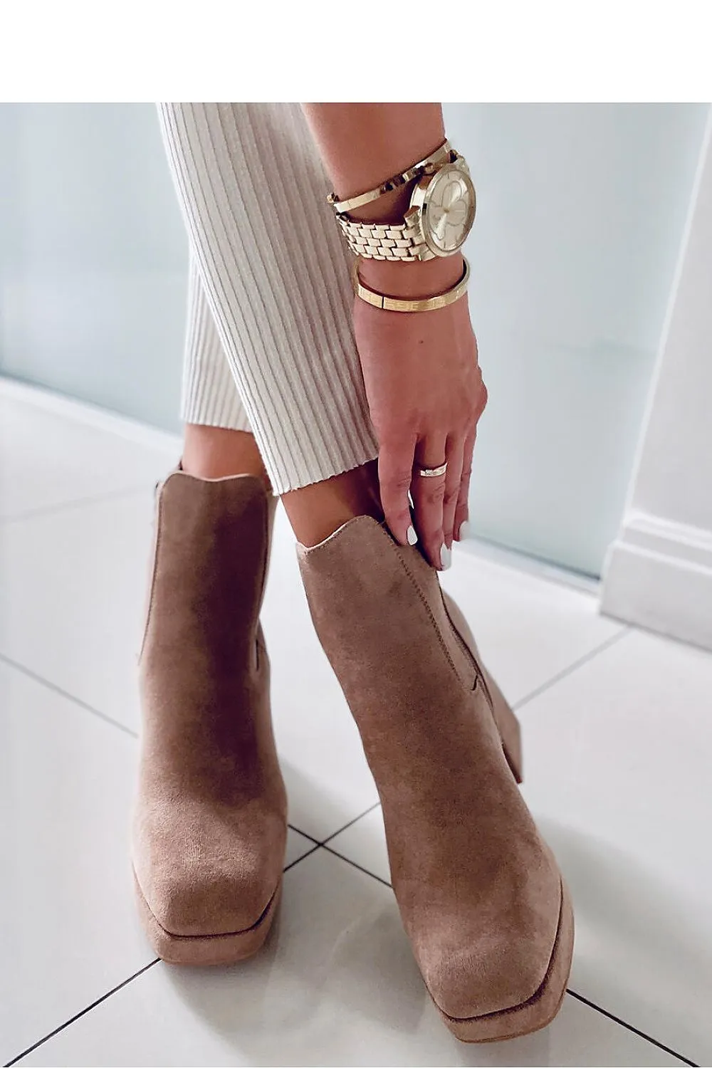 Heel boots