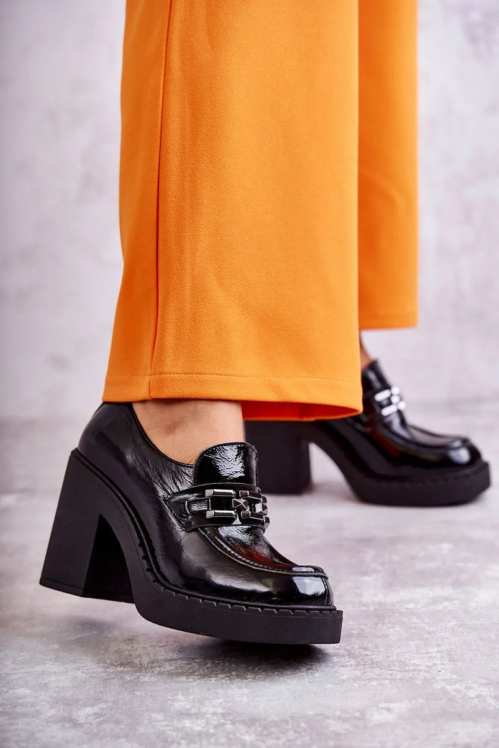 Heeled low shoes