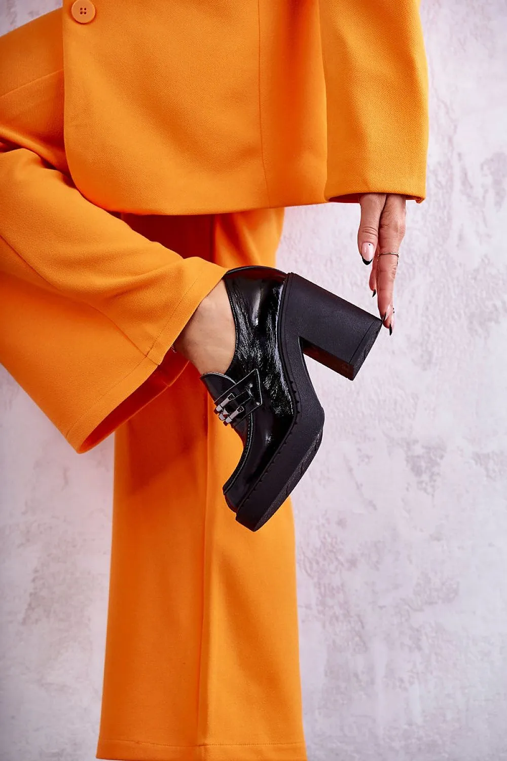 Heeled low shoes