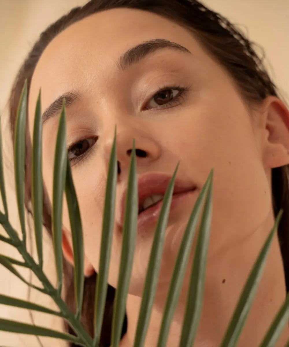 Light: Facial Moisturizer Serum