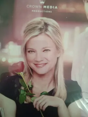 Love at First Glance (2017) DVD with Amy Smart in a DVD Case with the artwork