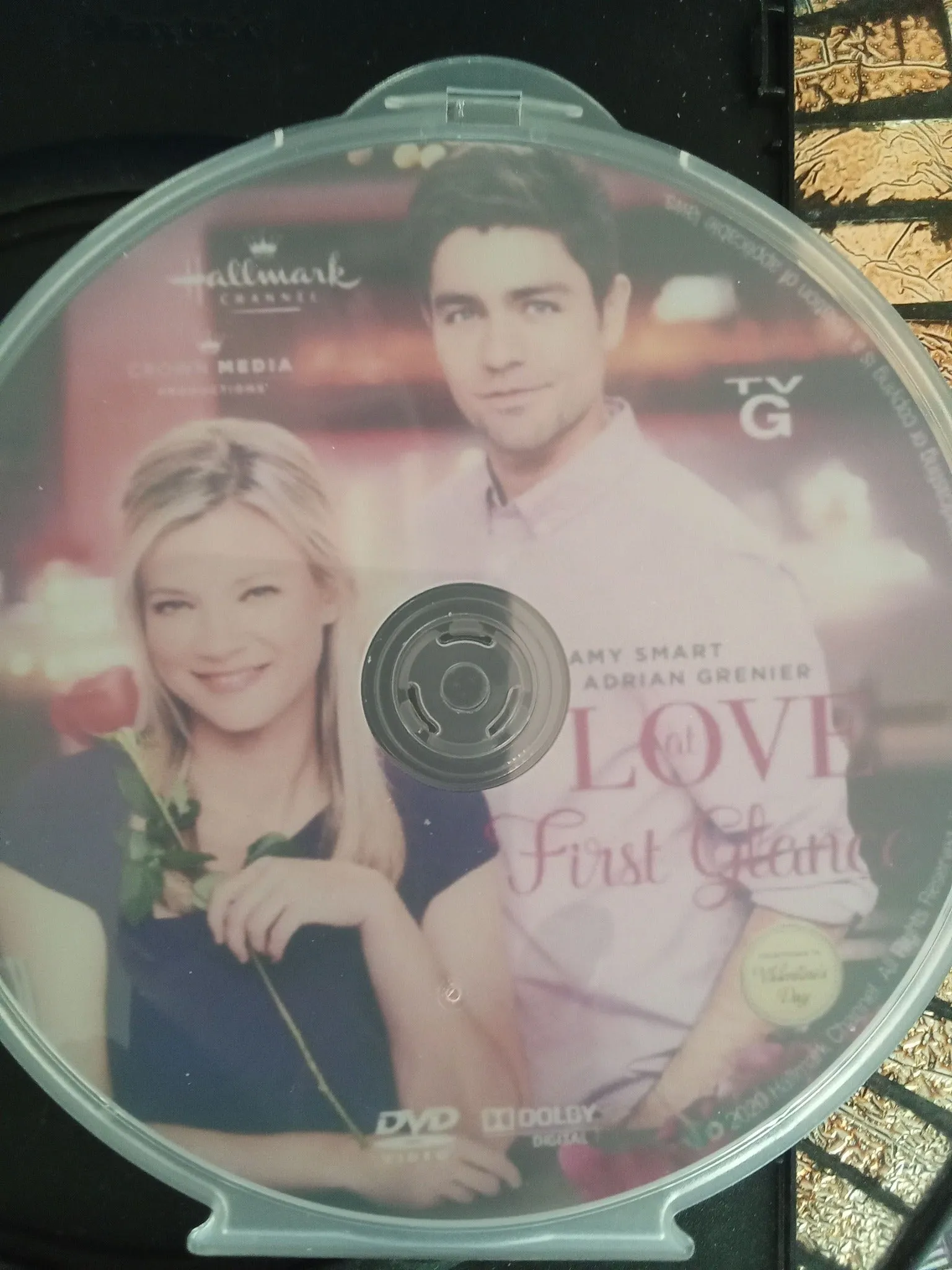 Love at First Glance (2017) DVD with Amy Smart in a DVD Case with the artwork