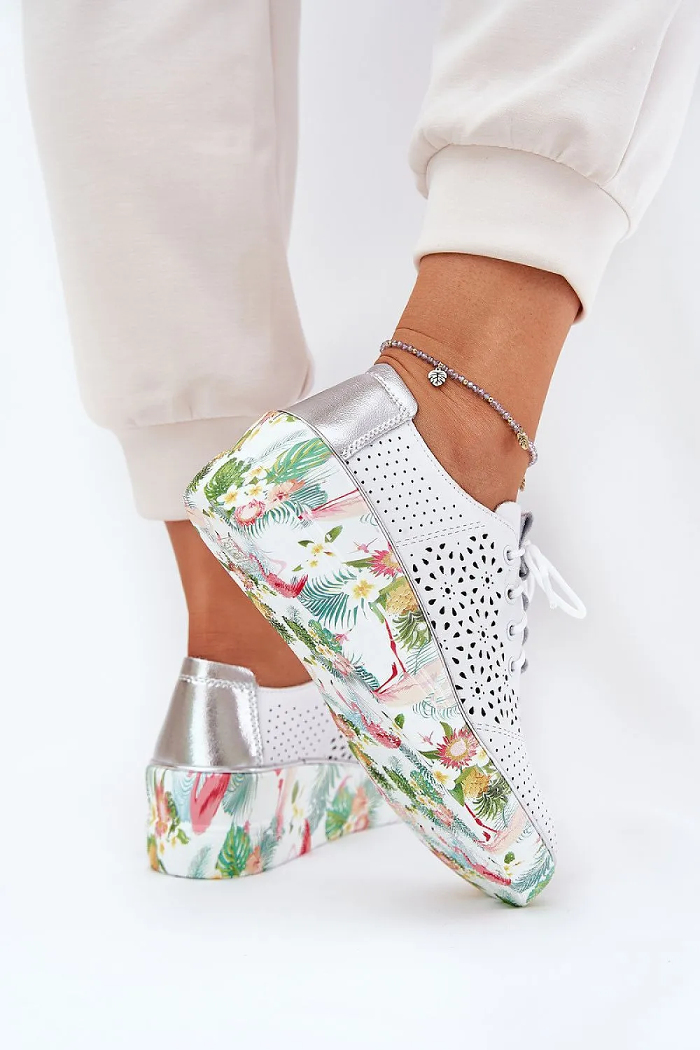 Low Shoes Step in style