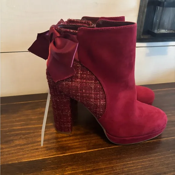 New without box Copper Key Curtsey Suede Tweed Bow Back Booties, burgundy,  7.5