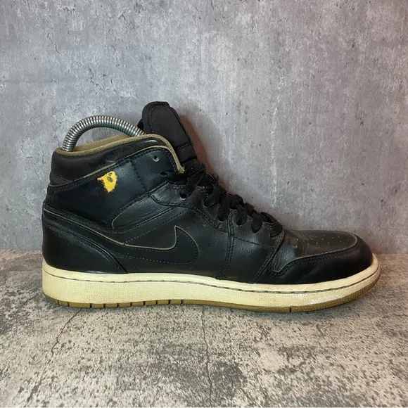 Nike Air Jordan 1 Retro Mid Black Basketball Shoes Mens sz 9