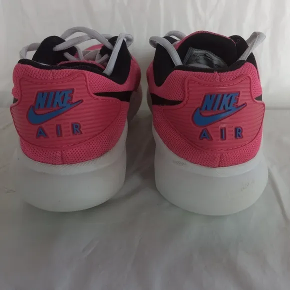 Nike Air Max Oketo Pink Blast Girls Big Kid. Size 5