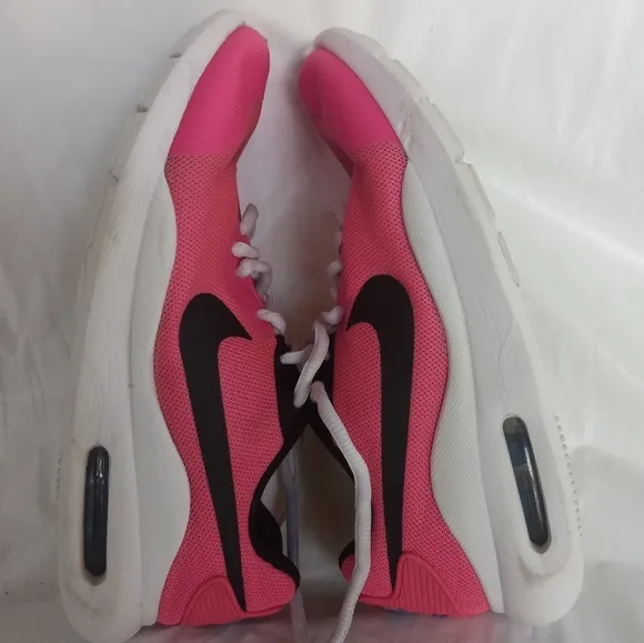 Nike Air Max Oketo Pink Blast Girls Big Kid. Size 5