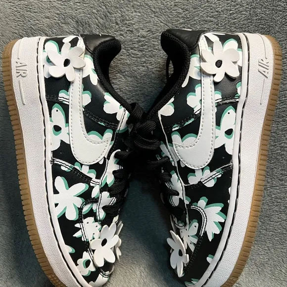 Nike Kids' pre School Air Force 1 LV8 Shoes size 2Y