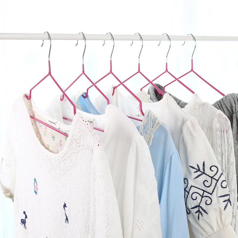 Non-marking metal impregnated plastic hanger