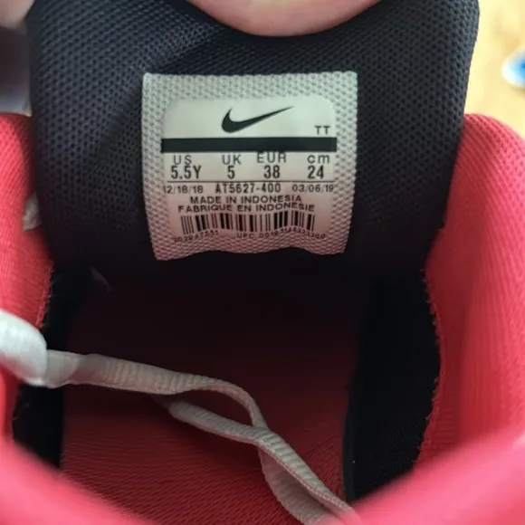 NWOT Air 200 Nike Shoes