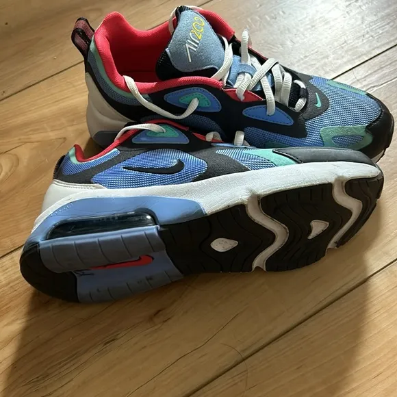 NWOT Air 200 Nike Shoes