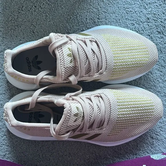 NWT Adidas Swift Run size 6.5 kids Blush w gold accents