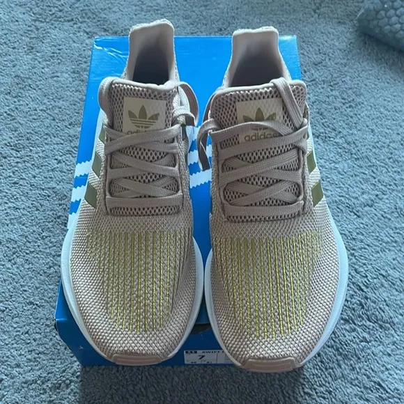 NWT Adidas Swift Run size 6.5 kids Blush w gold accents