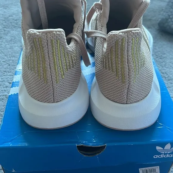 NWT Adidas Swift Run size 6.5 kids Blush w gold accents