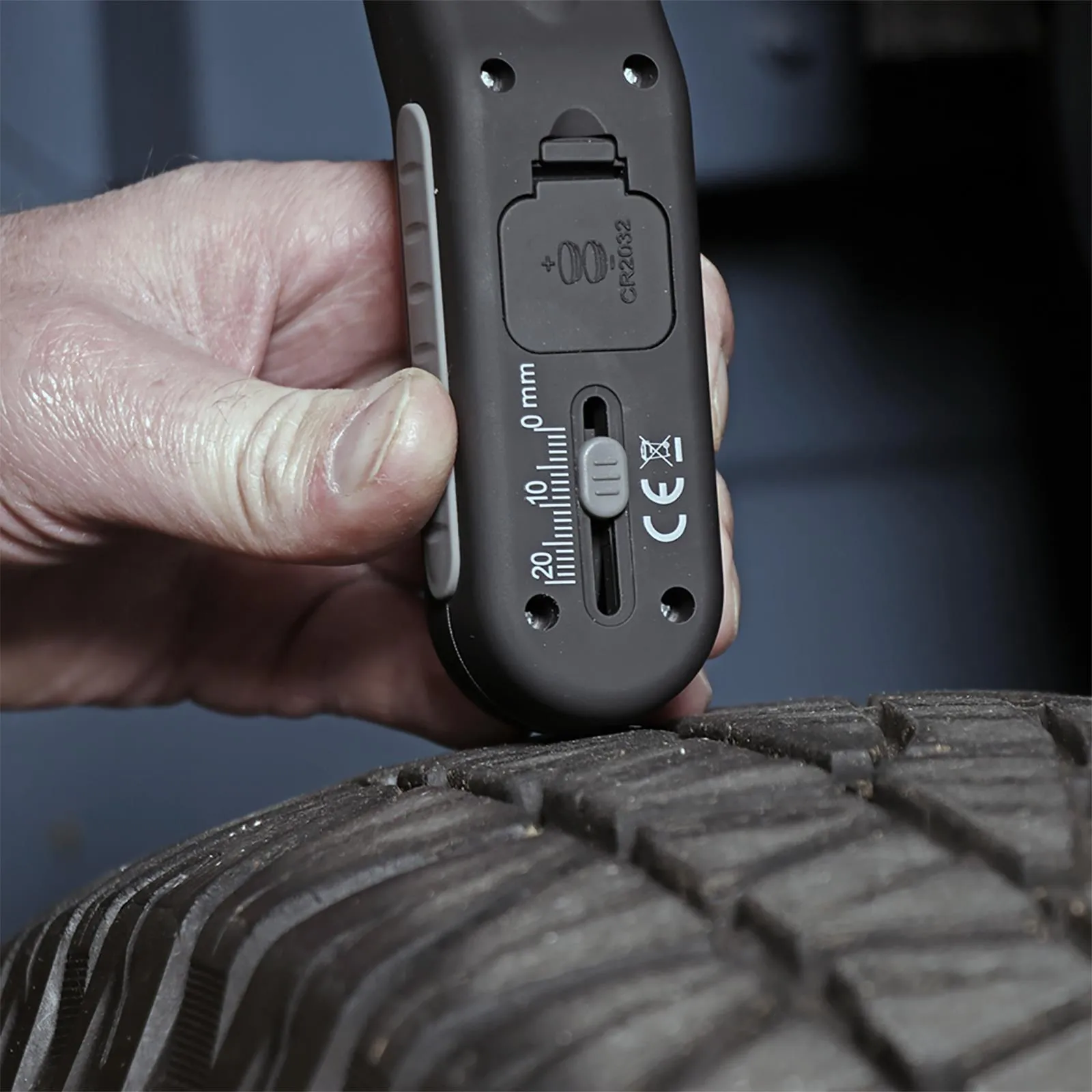 Sealey Digital Tyre Pressure and Tread Depth Gauge Work Light 0-20mm LED Display