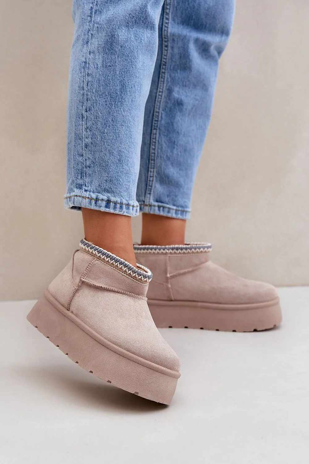 Snow boots