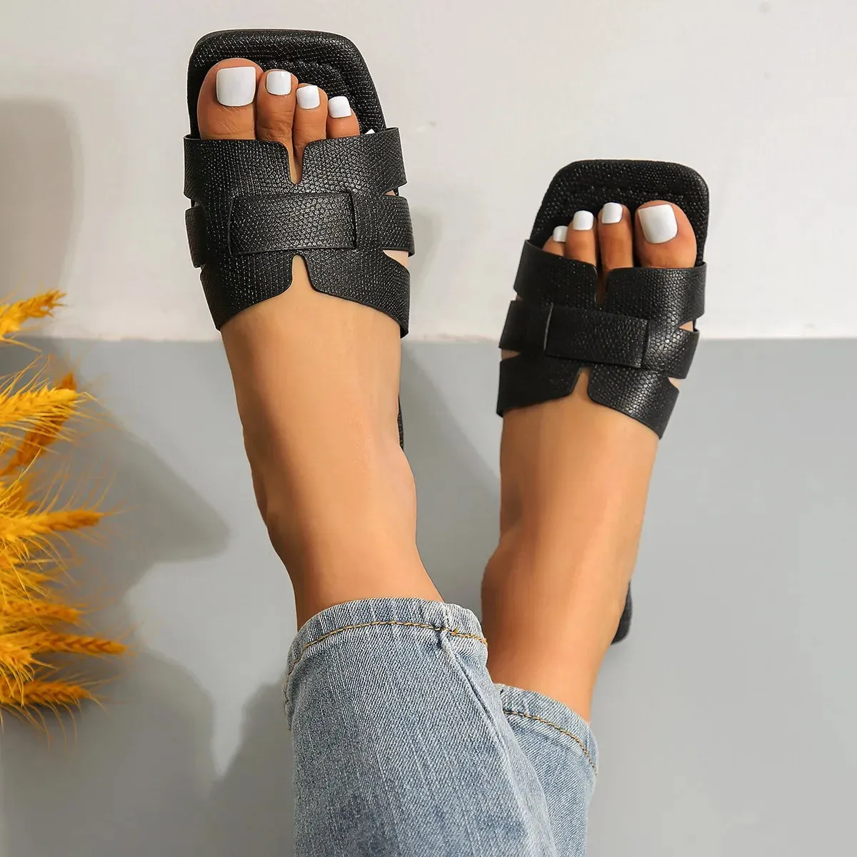 Summer Slipper Women Shoes Ladies High Quality Slides Sandals Womens Shoes New Fashion Design Beach Flat Shoes Female Slippers