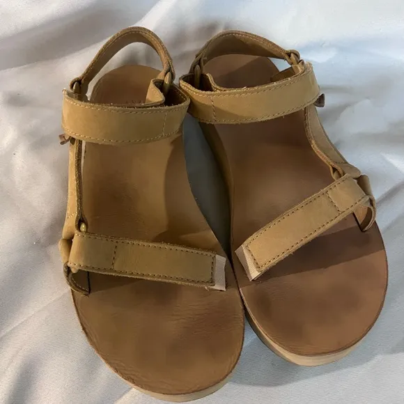 Teva Midform Universal Leather Size 8