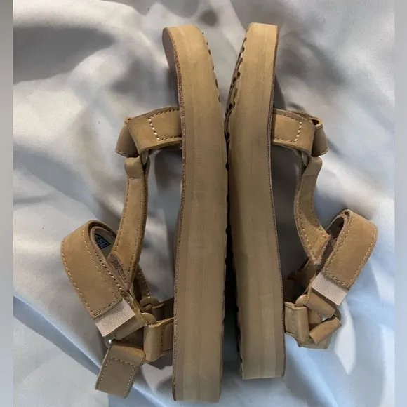 Teva Midform Universal Leather Size 8
