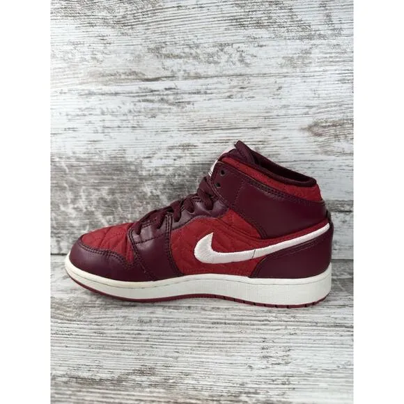 Youth Nike Air Jordan 1 Mid SE (GS) Red Quilt Sneakers Sz 4.5Y Athletic