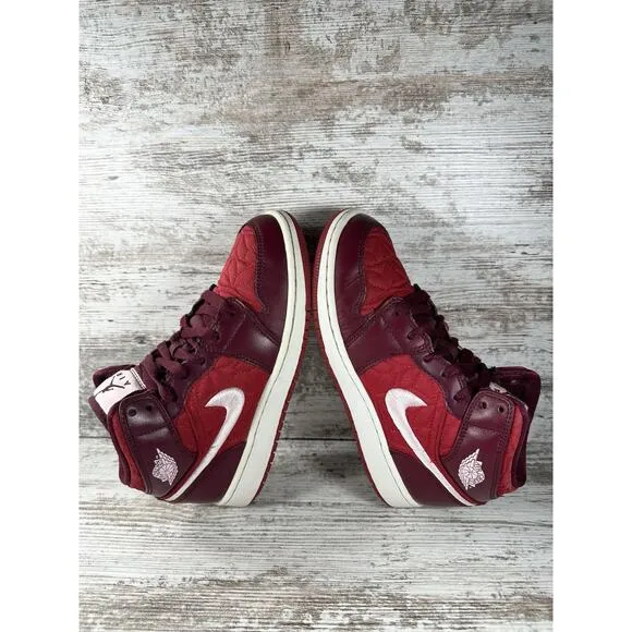 Youth Nike Air Jordan 1 Mid SE (GS) Red Quilt Sneakers Sz 4.5Y Athletic