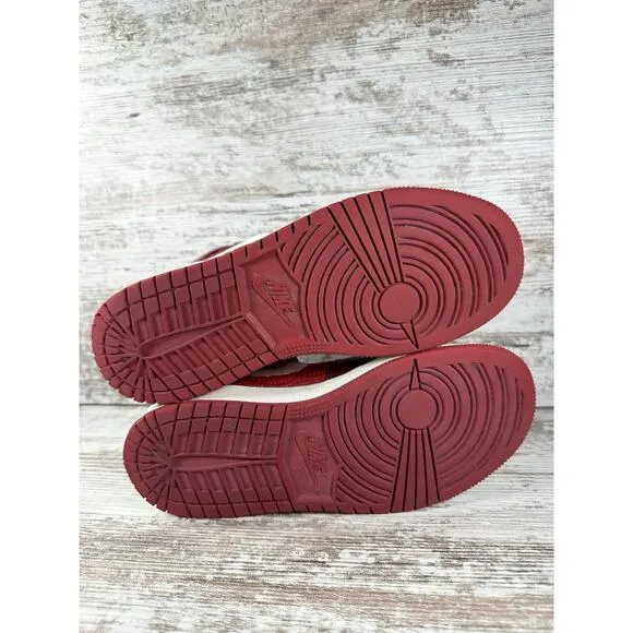 Youth Nike Air Jordan 1 Mid SE (GS) Red Quilt Sneakers Sz 4.5Y Athletic